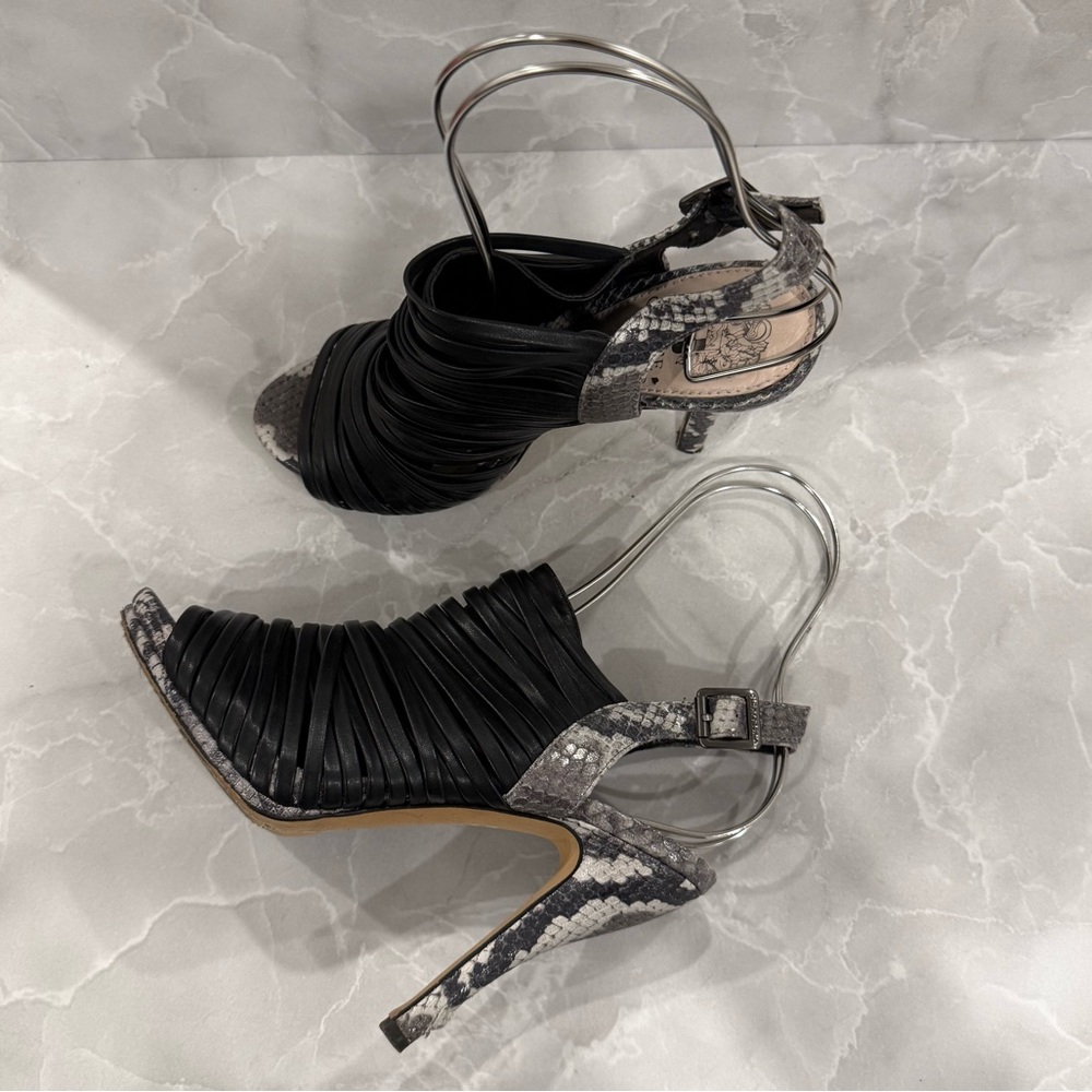 VINCE CAMUTO BLACK & SNAKE HEEL